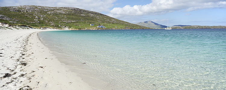 de_0013_scotland - White sandy beach of Vatersay, Outer Hebrides, Scotland