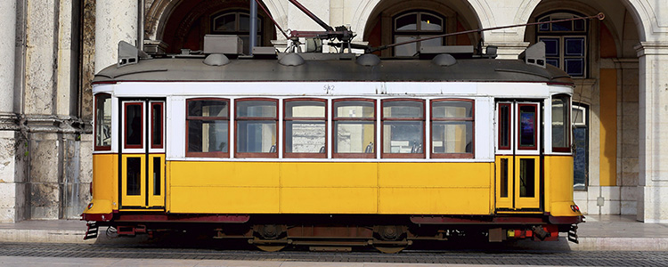 de_0021_portugal - The characteristic tram of Lisbon